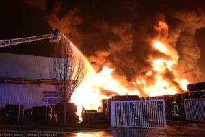 Millionenschaden Brand Lagerhalle Lauingen