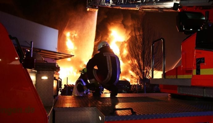 Millionenschaden Brand Lagerhalle Lauingen