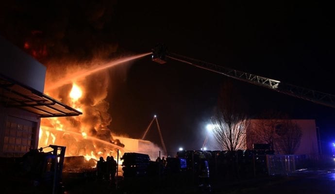 Millionenschaden Brand Lagerhalle Lauingen
