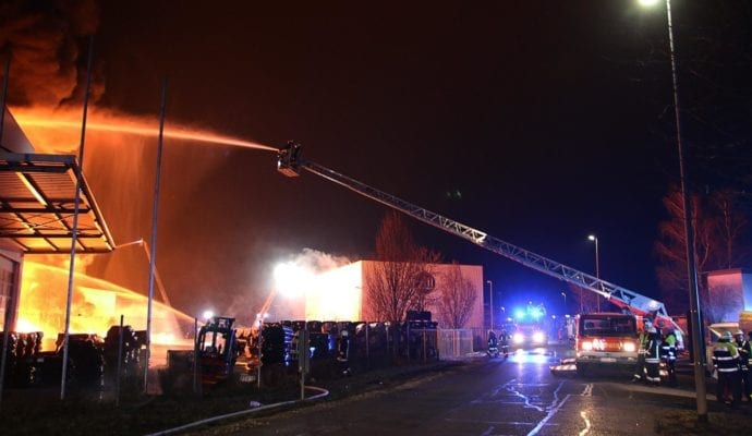 Millionenschaden Brand Lagerhalle Lauingen
