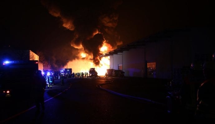 Millionenschaden Brand Lagerhalle Lauingen