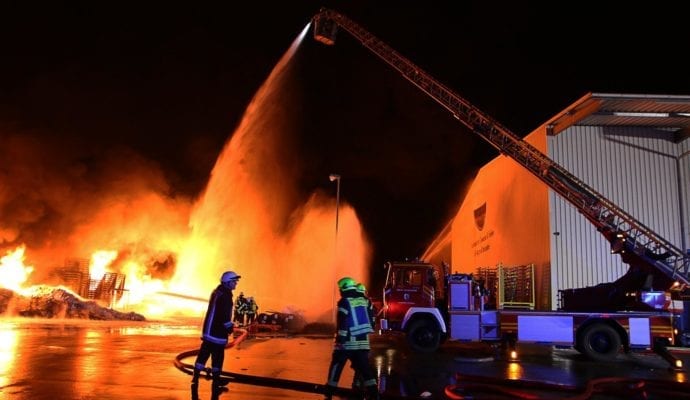 Millionenschaden Brand Lagerhalle Lauingen