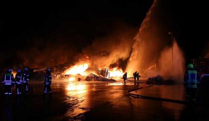 Millionenschaden Brand Lagerhalle Lauingen