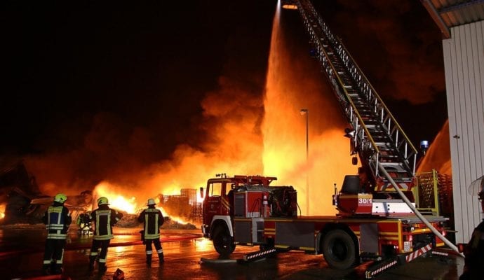Millionenschaden Brand Lagerhalle Lauingen