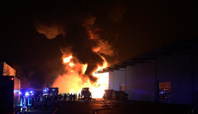 Millionenschaden Brand Lagerhalle Lauingen