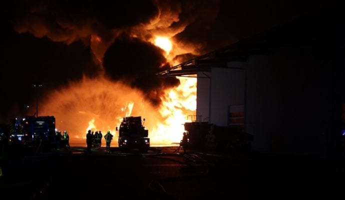 Millionenschaden Brand Lagerhalle Lauingen