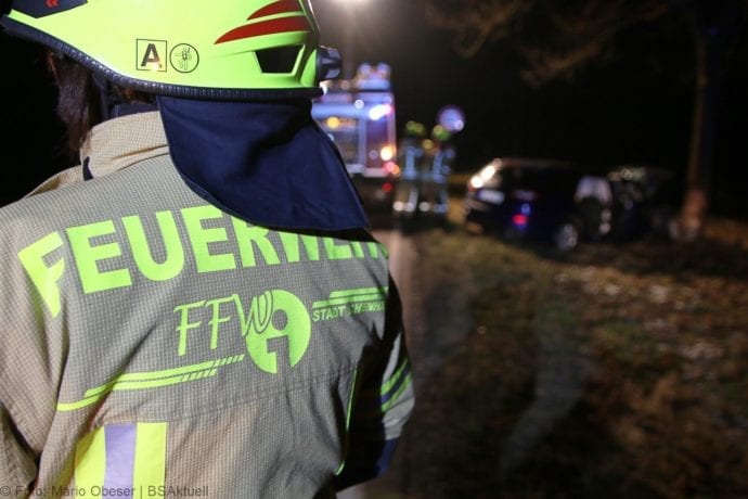 Unfall B16 Ichenhausen Heubelsburg Pkw Baum 23012020 1