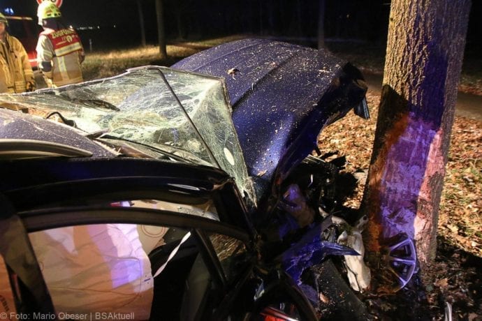 Unfall B16 Ichenhausen Heubelsburg Pkw Baum 23012020 10
