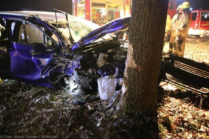 Unfall B16 Ichenhausen Heubelsburg Pkw Baum 23012020 12