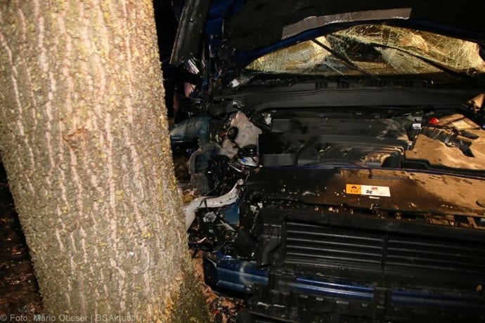 Unfall B16 Ichenhausen Heubelsburg Pkw Baum 23012020 14