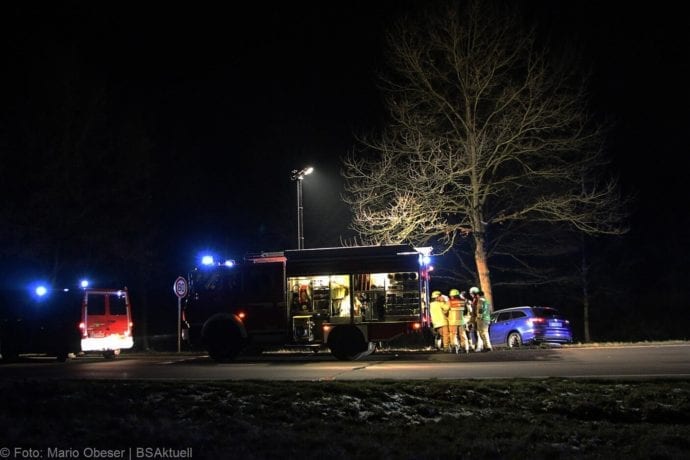 Unfall B16 Ichenhausen Heubelsburg Pkw Baum 23012020 16
