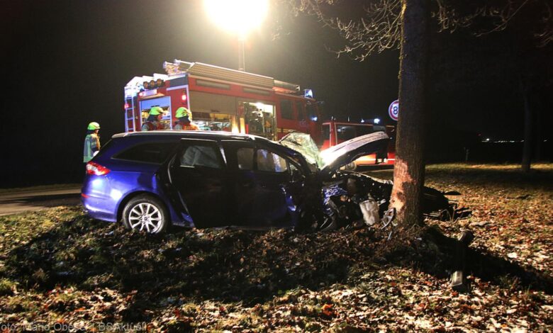 Unfall B16 Ichenhausen Heubelsburg Pkw Baum 23012020 3
