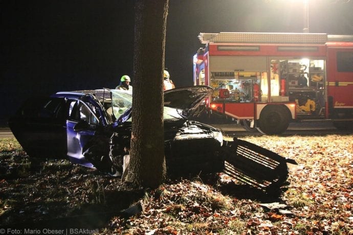 Unfall B16 Ichenhausen Heubelsburg Pkw Baum 23012020 4