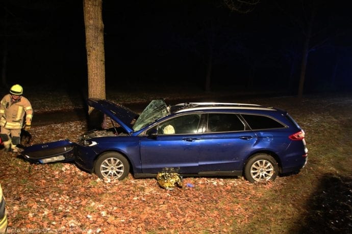 Unfall B16 Ichenhausen Heubelsburg Pkw Baum 23012020 6