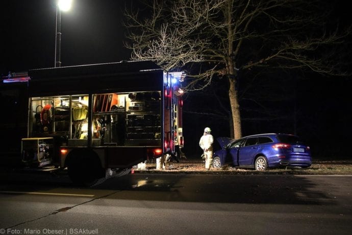 Unfall B16 Ichenhausen Heubelsburg Pkw Baum 23012020 7