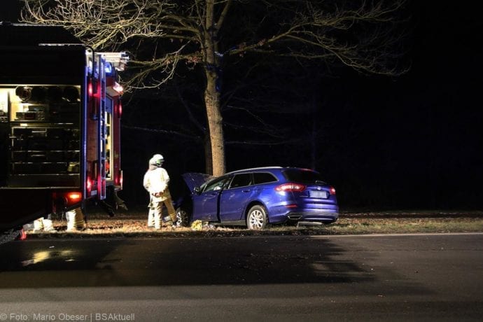 Unfall B16 Ichenhausen Heubelsburg Pkw Baum 23012020 8