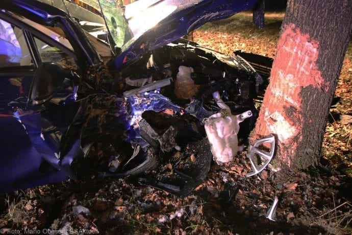 Unfall B16 Ichenhausen Heubelsburg Pkw Baum 23012020 9