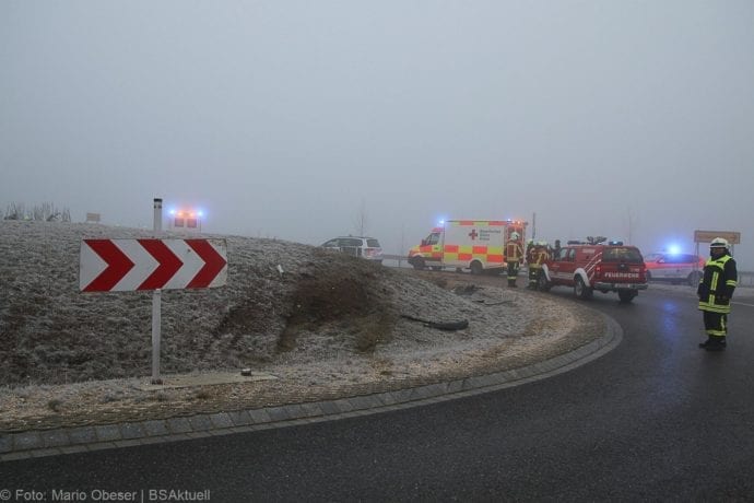 Unfall Limbach Kreisverkehr 06012020 1