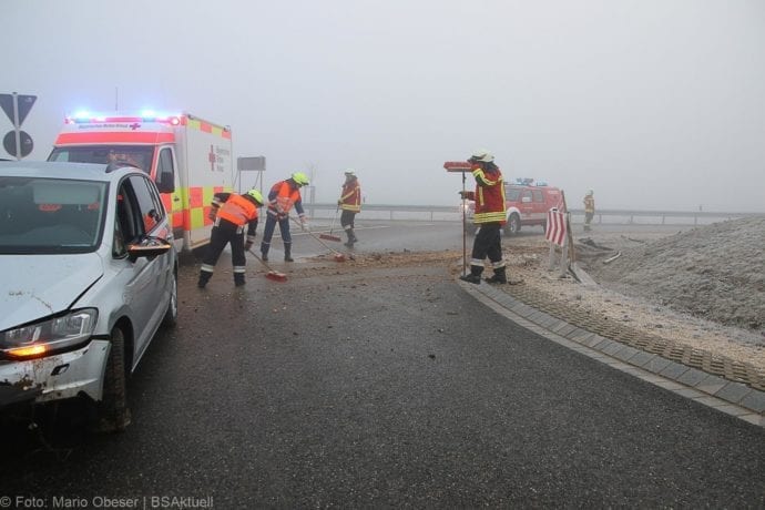 Unfall Limbach Kreisverkehr 06012020 10