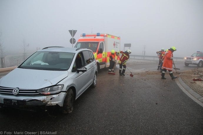 Unfall Limbach Kreisverkehr 06012020 11