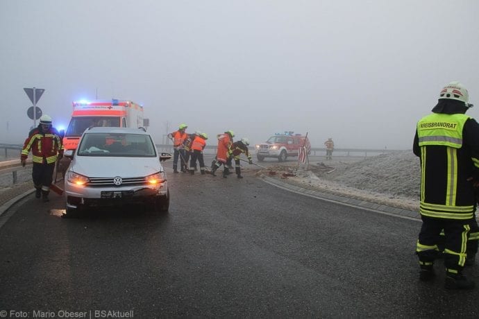 Unfall Limbach Kreisverkehr 06012020 12