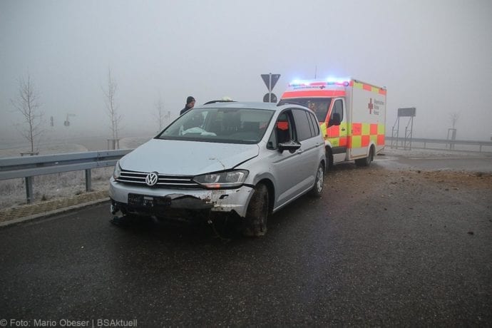 Unfall Limbach Kreisverkehr 06012020 5