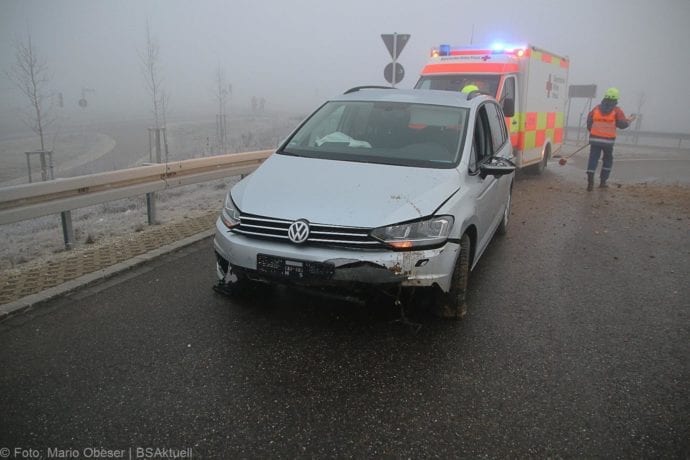 Unfall Limbach Kreisverkehr 06012020 9