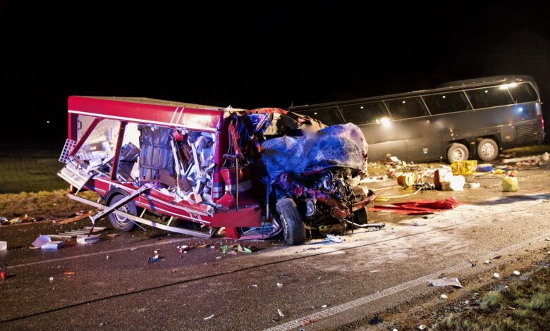 Unfall Reisebus Kleinlaster Aufhausen Kuenigsbronn Heidenheim