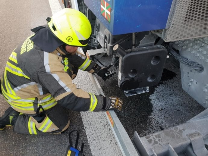 Feuerwehr Guenzburg A8 Lkw-Brand