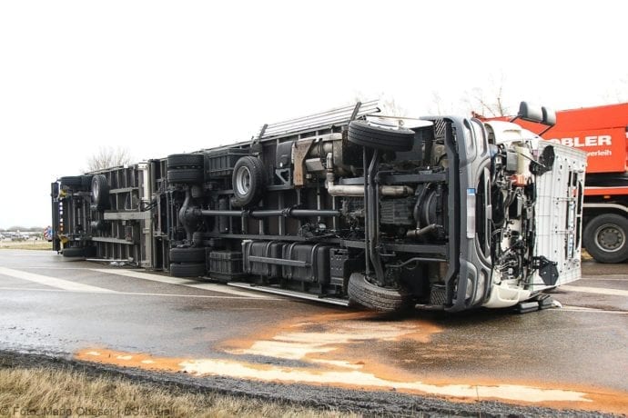 Gundelfingen B16 Lkw-Zug umgeweht Kleinlaster 10022020 6