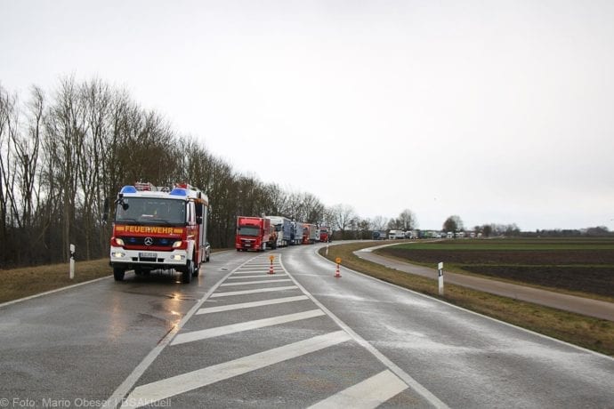Gundelfingen B16 Lkw-Zug umgeweht Kleinlaster 10022020 8