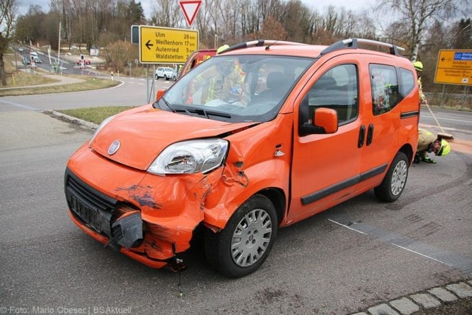 Unfall B16 Ichenhausen-Waldstetten 14022020 2