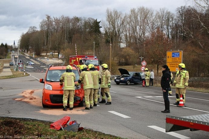 Unfall B16 Ichenhausen-Waldstetten 14022020 3
