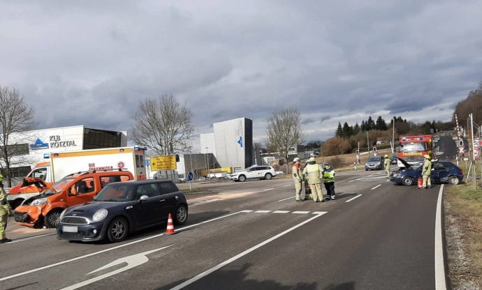 Unfall B16 Ichenhausen-Waldstetten 14022020 5