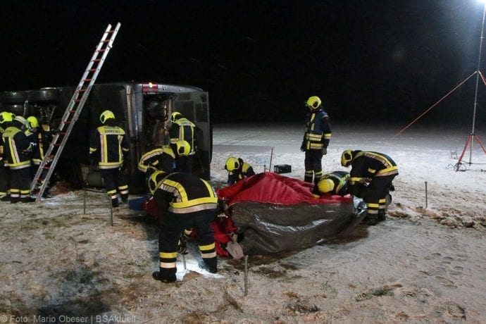 Unfall Reisebus B10 Kreuzung Tomerdingen 27022020 19