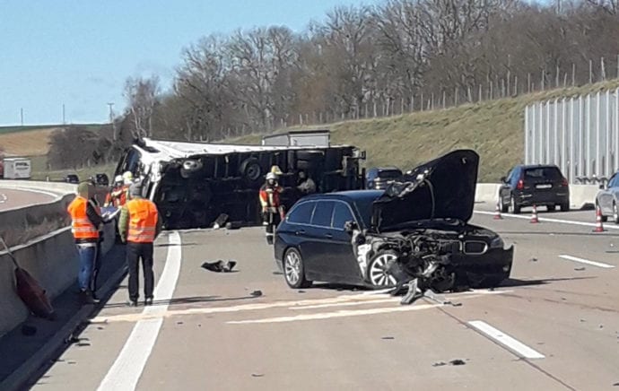 Lkw Pkw Unfall A8 Limbach 13032020 2