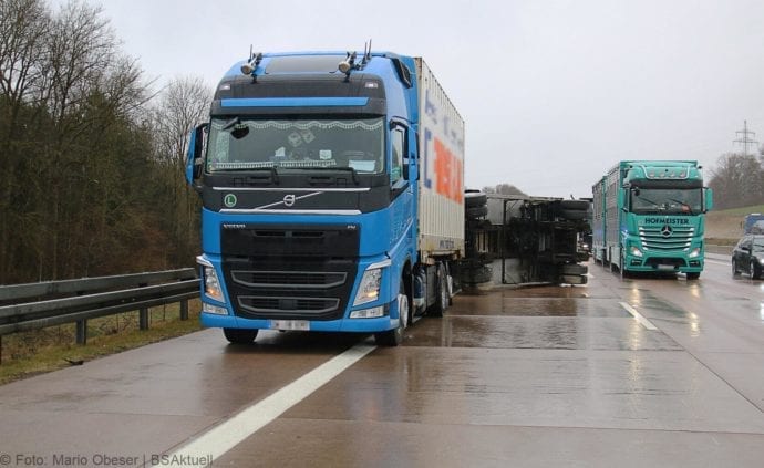 Unfall A8 Guenzburg-Burgau 10032020 1
