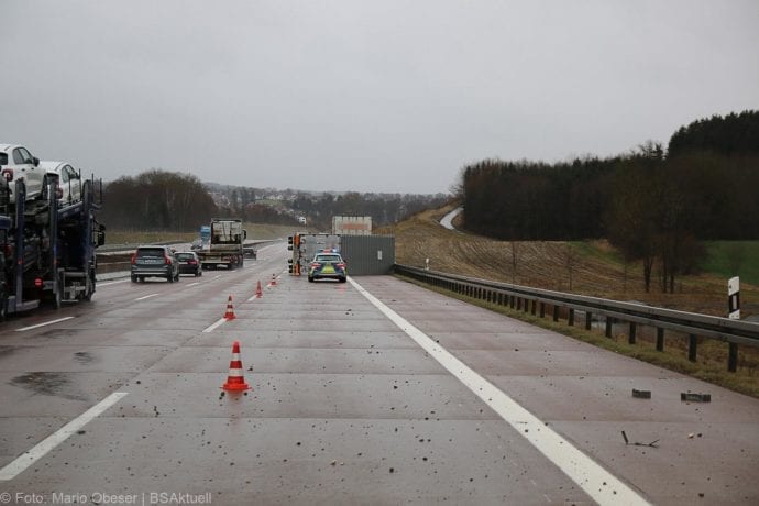 Unfall A8 Guenzburg-Burgau 10032020 12