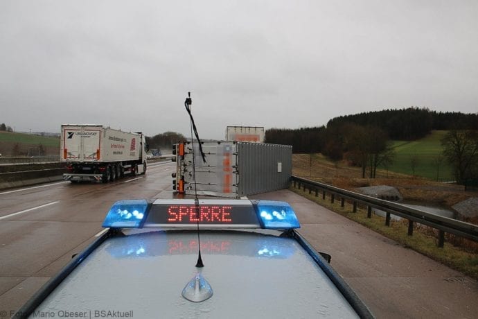 Unfall A8 Guenzburg-Burgau 10032020 13