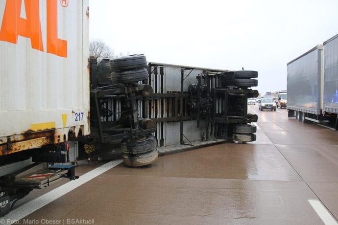 Unfall A8 Guenzburg-Burgau 10032020 14
