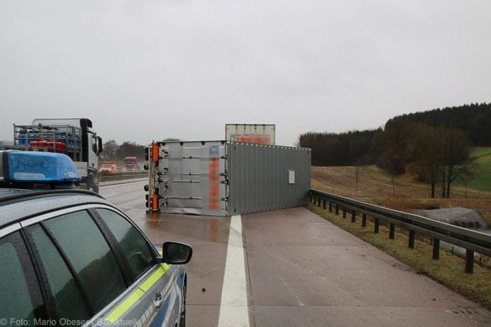 Unfall A8 Guenzburg-Burgau 10032020 4