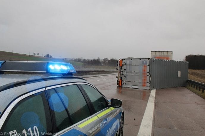 Unfall A8 Guenzburg-Burgau 10032020 5