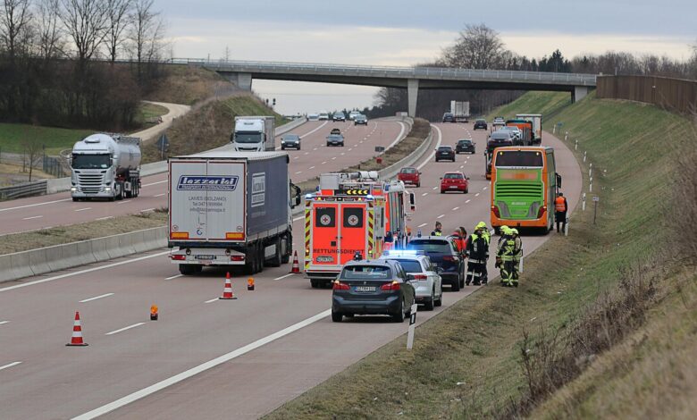 Unfall A8 Reisebus Pkw 05032020 2