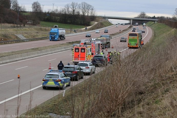 Unfall A8 Reisebus Pkw 05032020 4