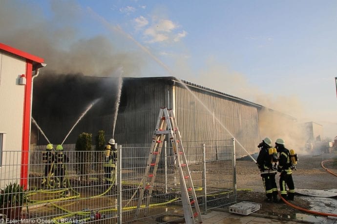 Brand Lagerhalle Waldstetten Ichenhausen 24042020 34
