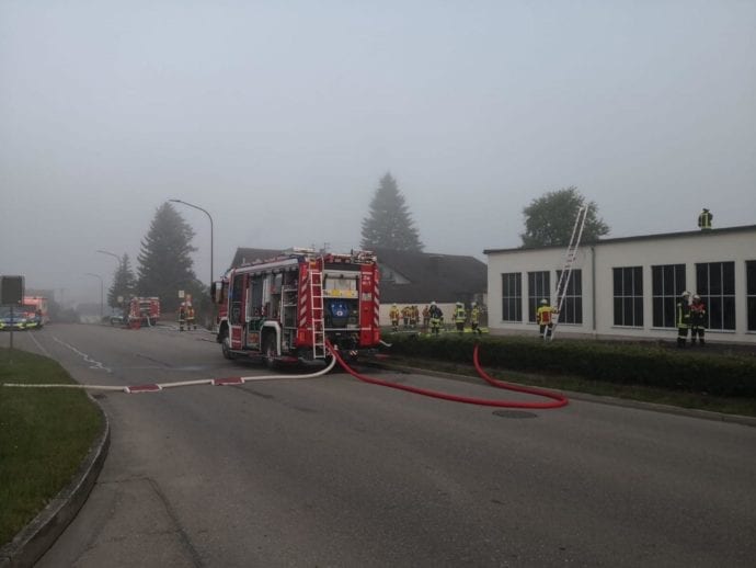 Brand Pkw Firmenhalle Ziemetshausen 16052020 1