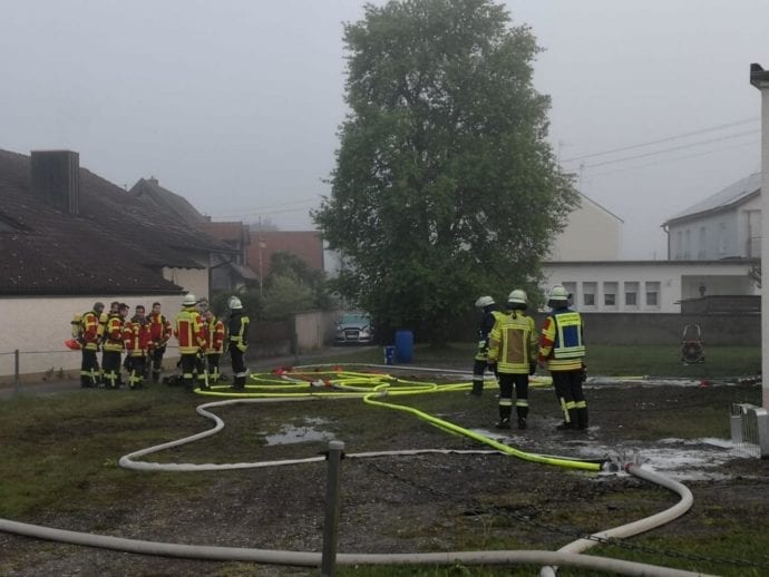 Brand Pkw Firmenhalle Ziemetshausen 16052020 2