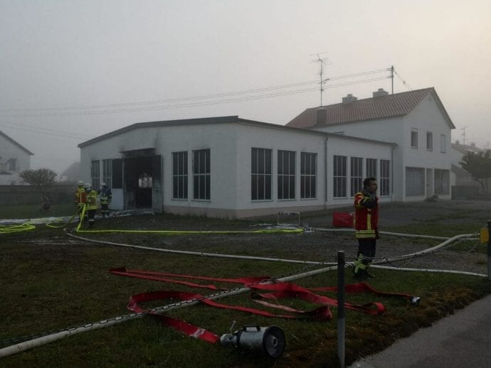 Brand Pkw Firmenhalle Ziemetshausen 16052020 8
