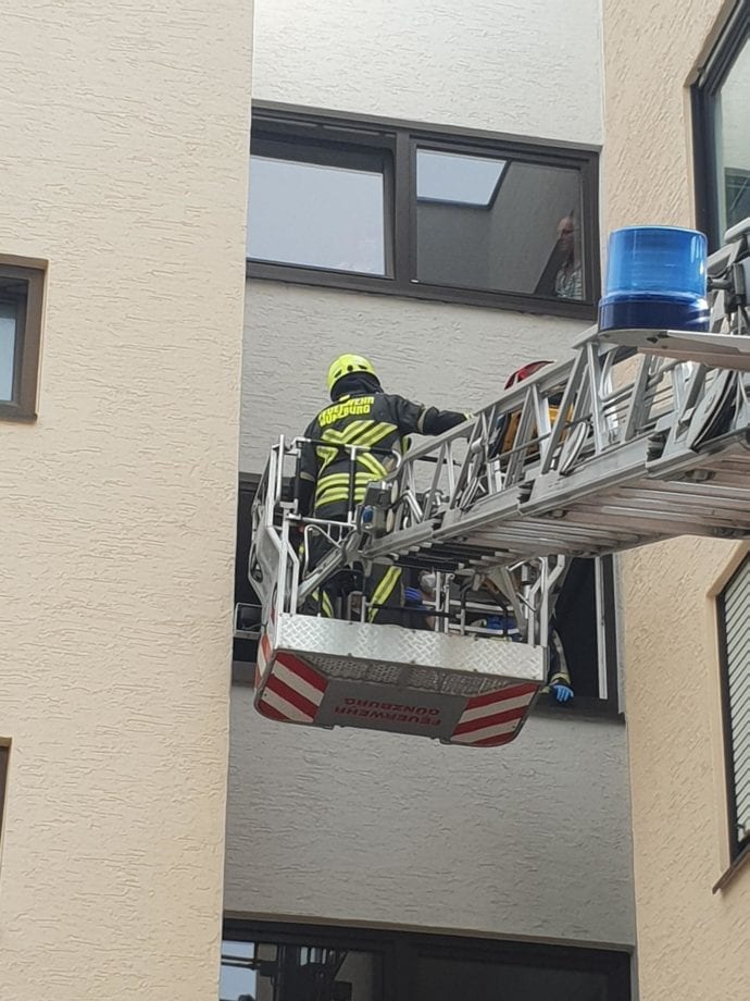 Rettung einer schwer verletzten Frau - Feuerwehr Günzburg
