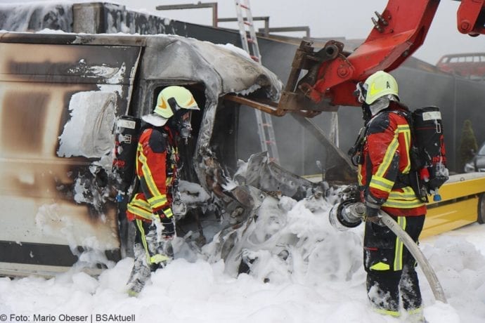 Brand Unfallfahrzeug in Offingen 17062020 11